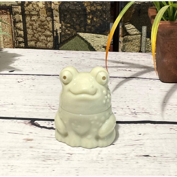 Avon 1970s Enchanted Frog Milk Glass Sachet Decanter - Picture 1 of 8